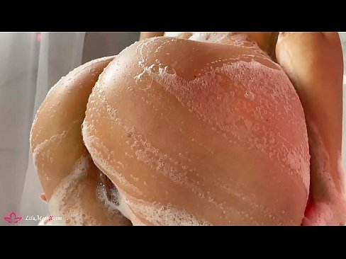 ❤️ Brunetka masturbira pičko z vibratorjem do intenzivnega orgazma pod tušem Fuck video pri nas sl.watchhentai.ru ❤